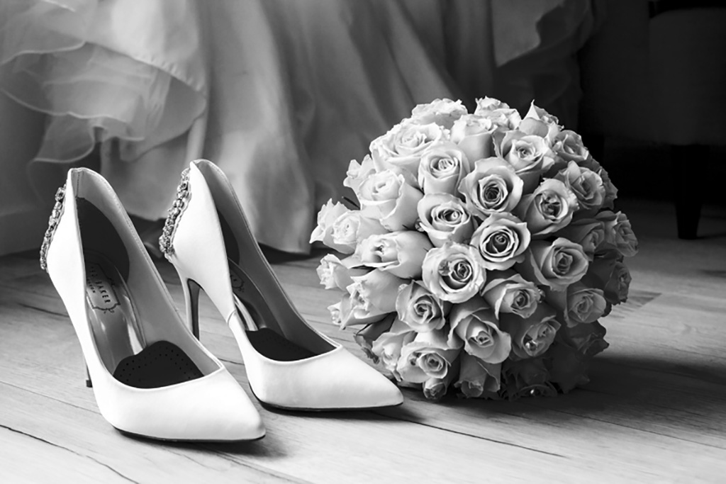 wedding show heels and flowers