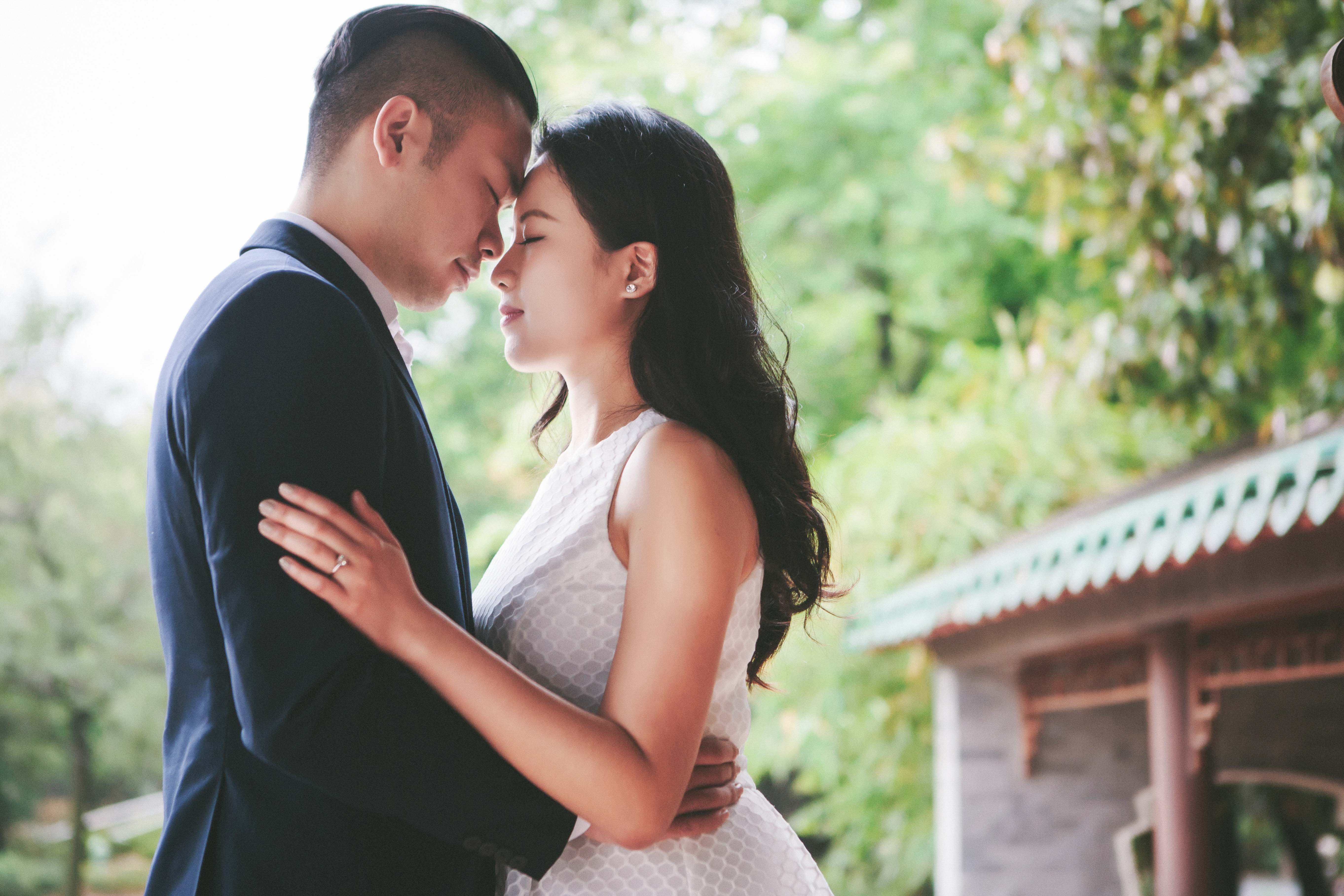 7 Different Poses to make your Pre-Wedding Photo Shoot Special