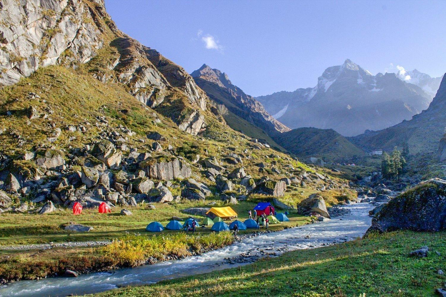 The Har Ki Dun Trek attracts newcomers in the droves: enticed by its stunning scenery.