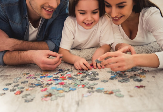  Family playing Jigsaw puzzle