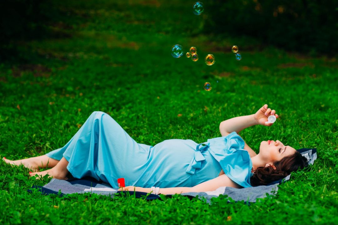 Unique Outdoors Baby Shower Photography Poses Ideas In India