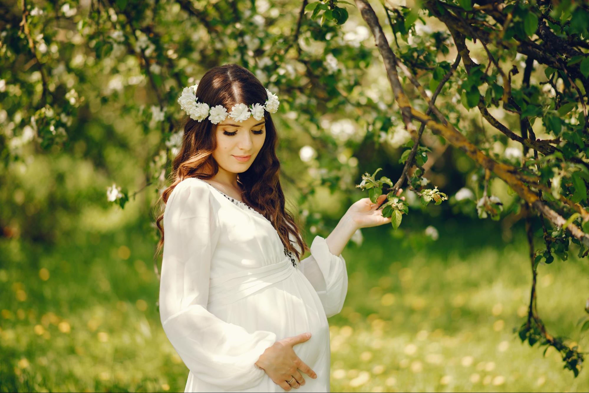 -Blooming beauty: Flower crown pose at baby shower, embracing nature's grace and maternal glow. 