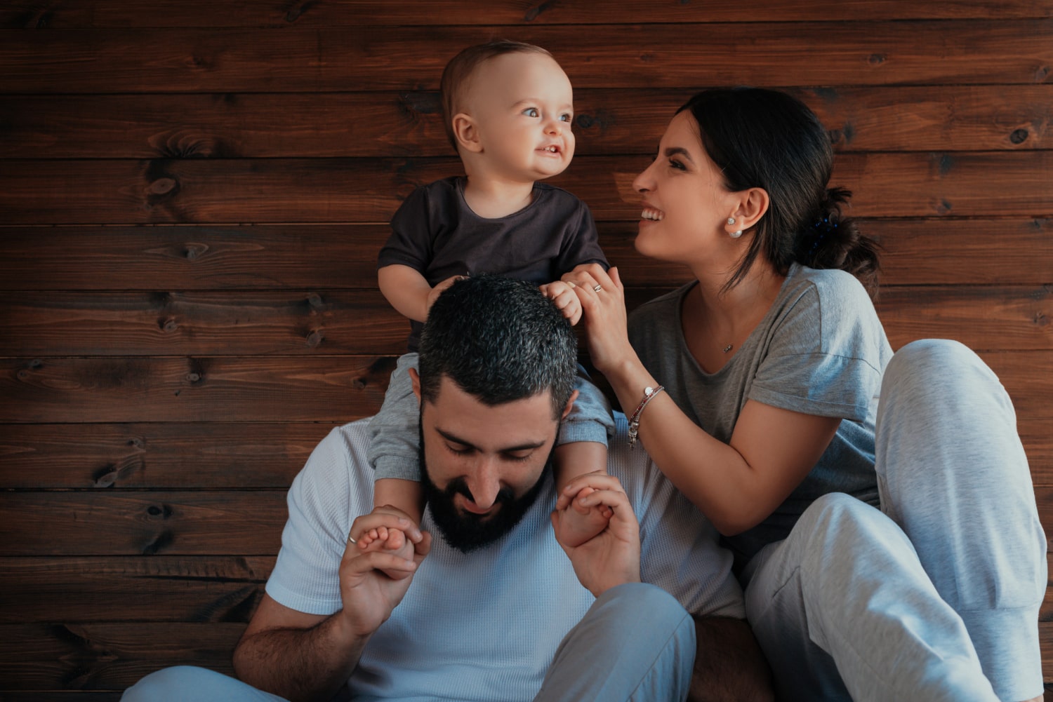 Joyful togetherness: Happy 6-Month Baby's Family Photoshoot at Home