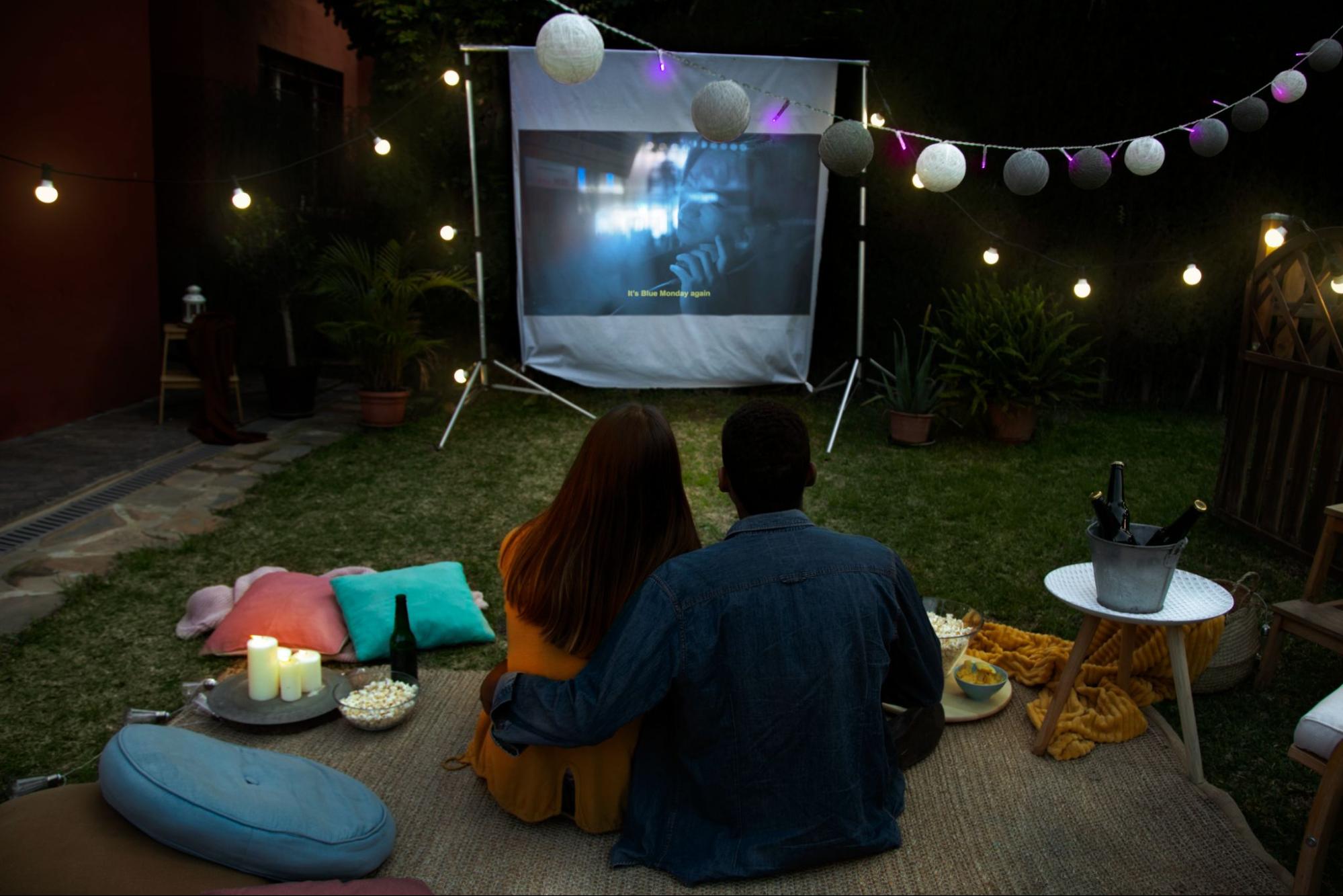Outdoor Movie Night: Transform Your Home into a Cinema for an Unforgettable Birthday Experience