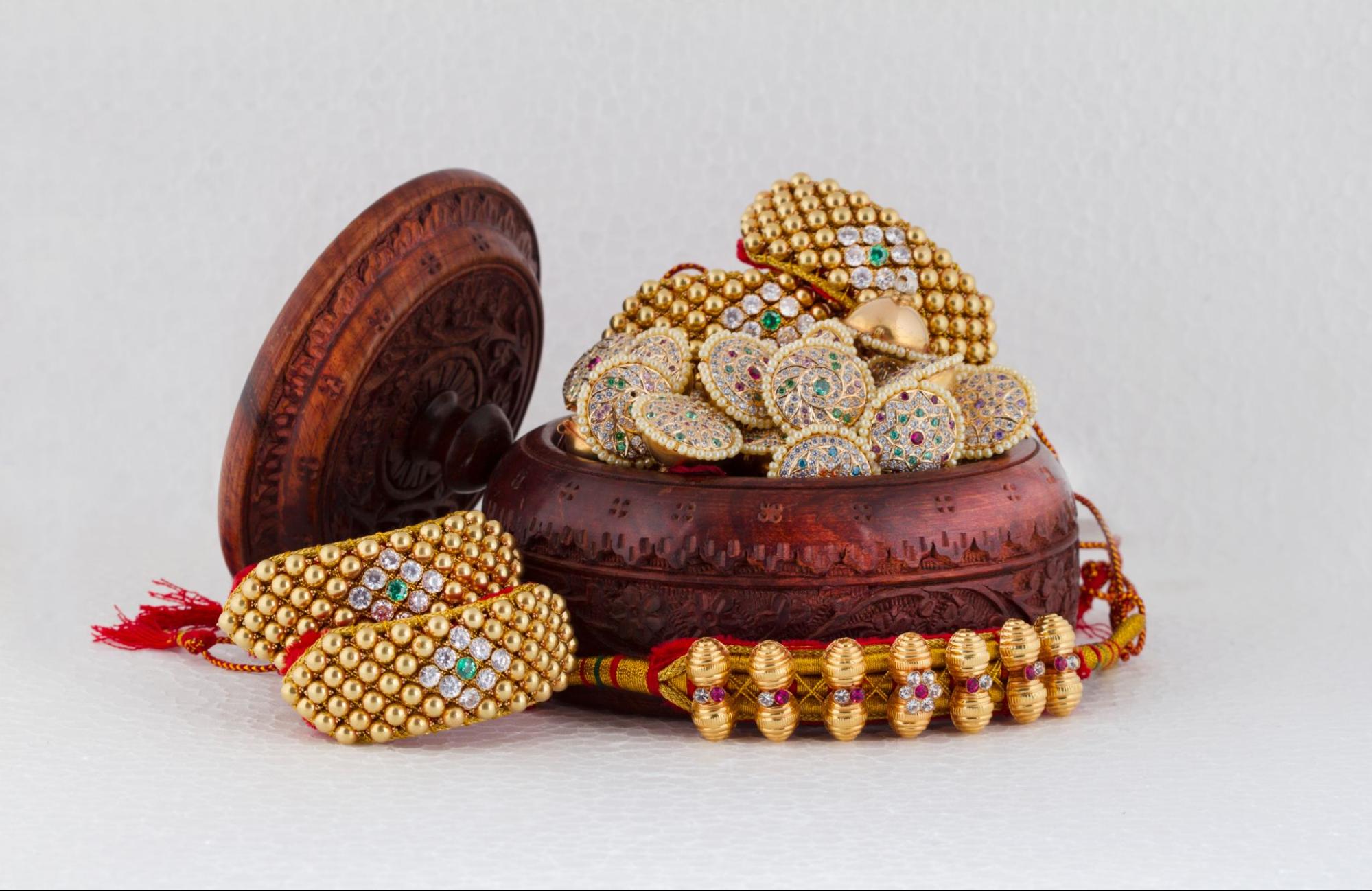 Fashion & Accessories Rakhi Gifts - Stylish Delights