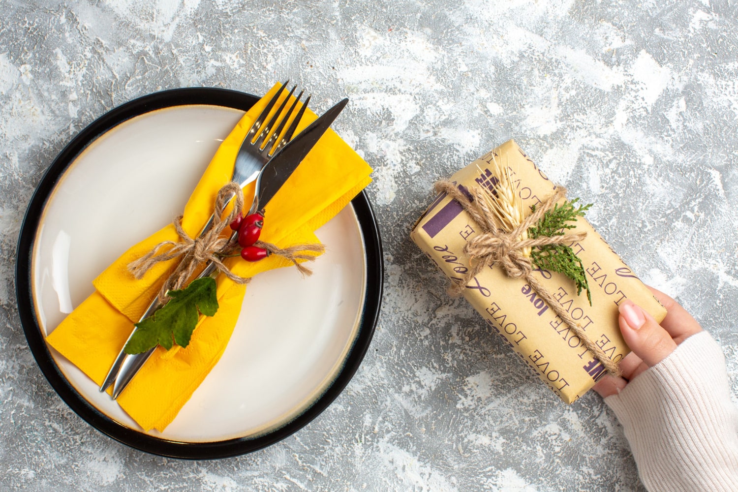 Elegant table setting with a wedding favor