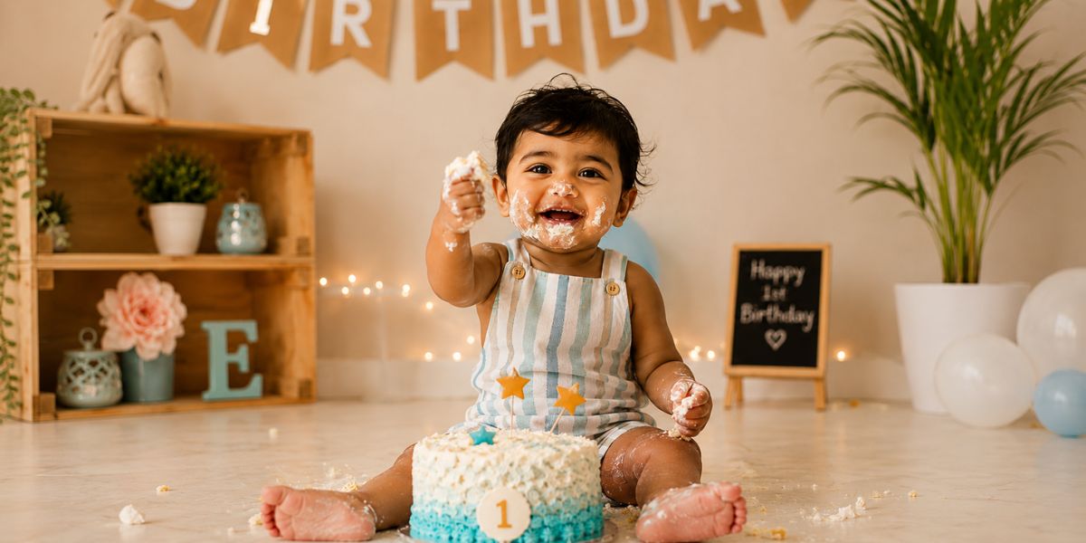 6 month baby cake smash photoshoot idea at home